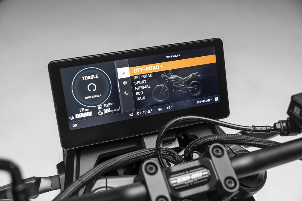 studio photo of the full-color digital TFT display on the Origin