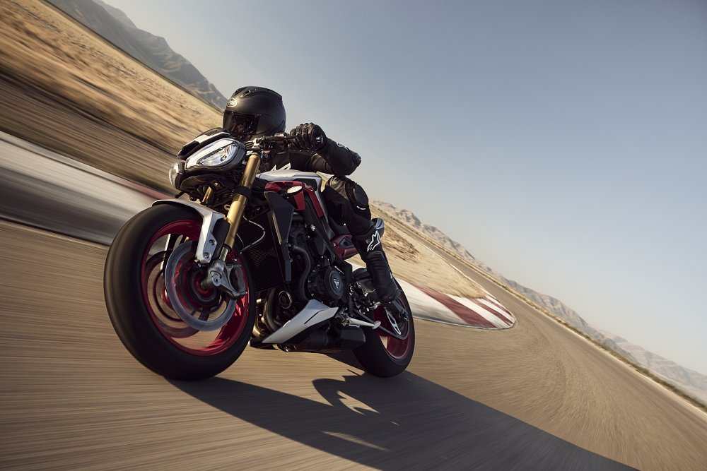 rider on the Street Triple RX on the track in a turn at high speed