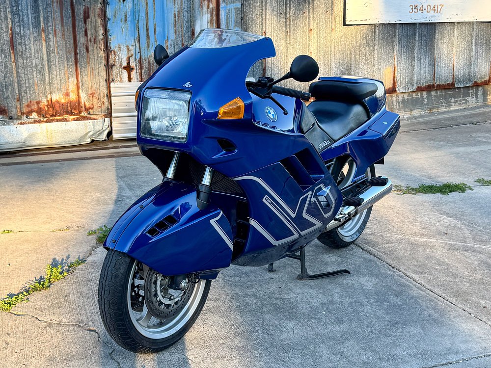 front angle view of a blue 1992 BMW K1 that sold at auction