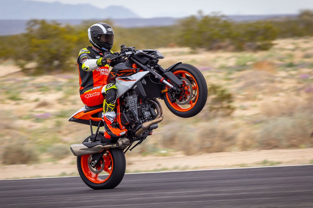 2026 KTM 990 Duke R wheelie