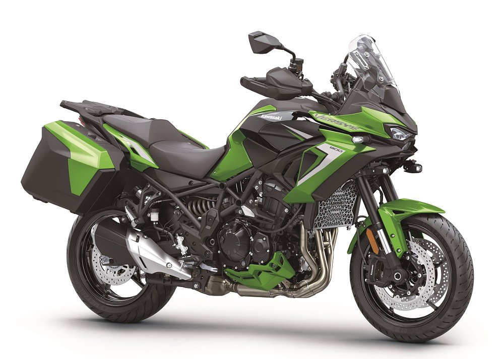 studio image of the green and black Versys 900 touring motorcycle with panniers