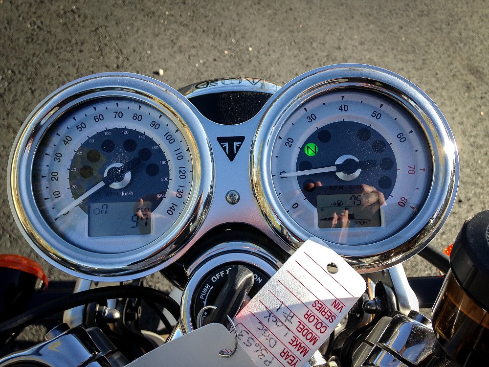 2016 Triumph Thruxton R Gauges