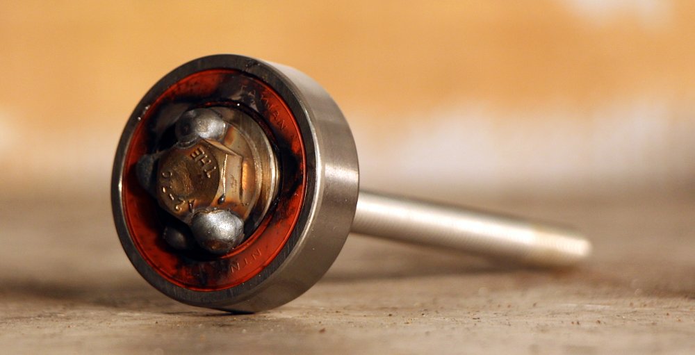 Bearing puller bolt