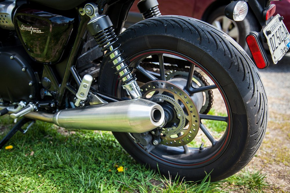 Triumph Street Twin Michelin Pilot Road 4