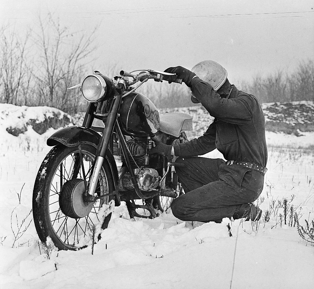 Snow riding