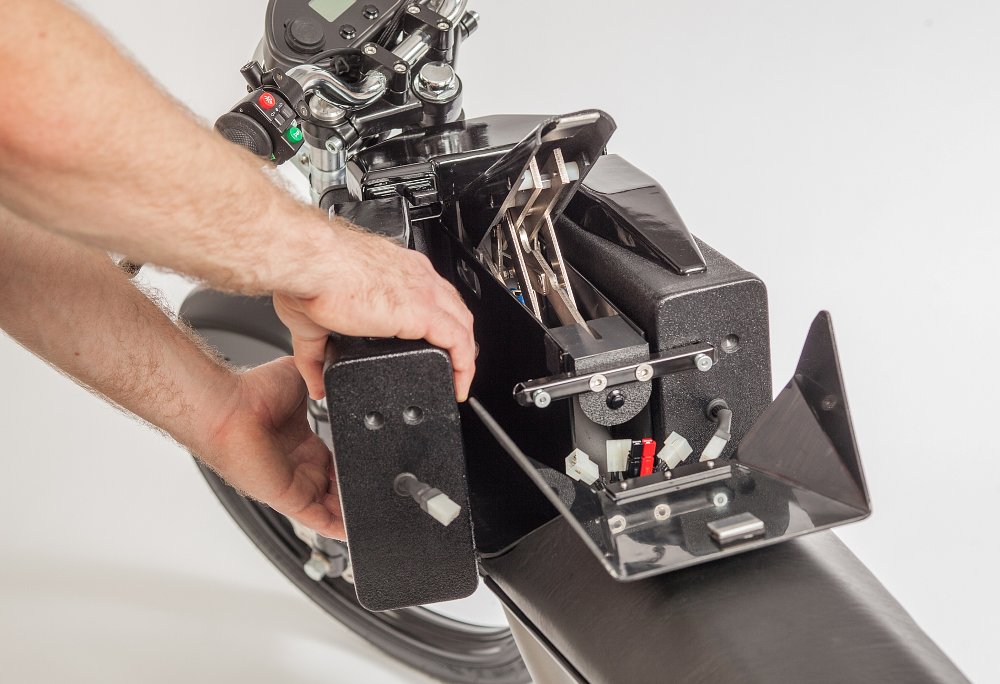 Monday Motorbikes M1 battery removal