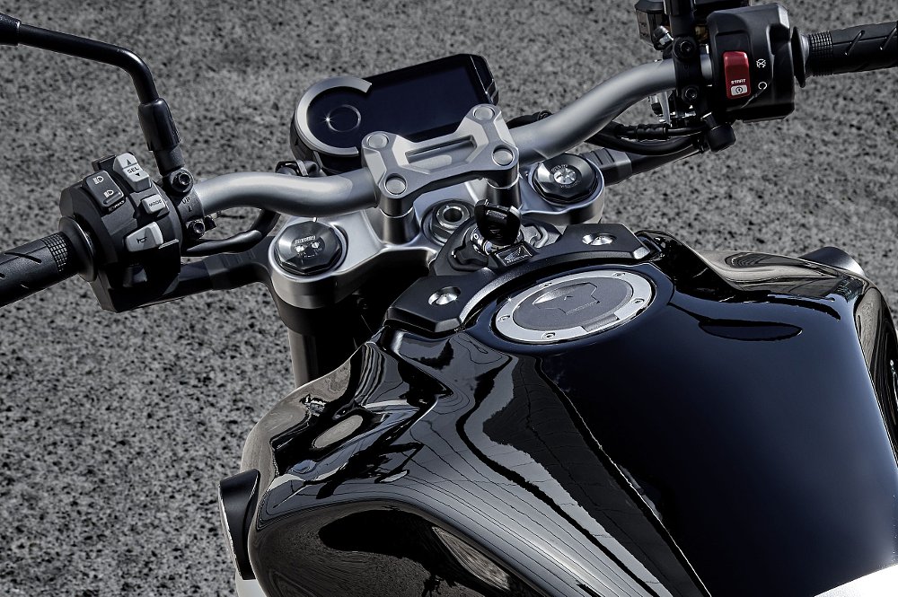 2018 Honda CB1000R instrument panel