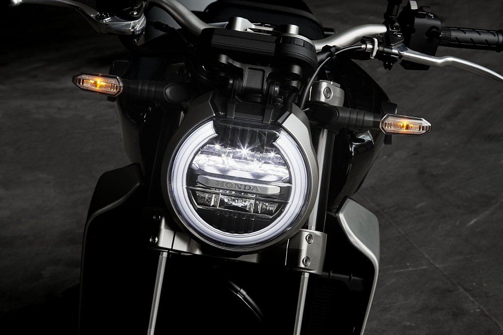 2018 Honda CB1000R headlight