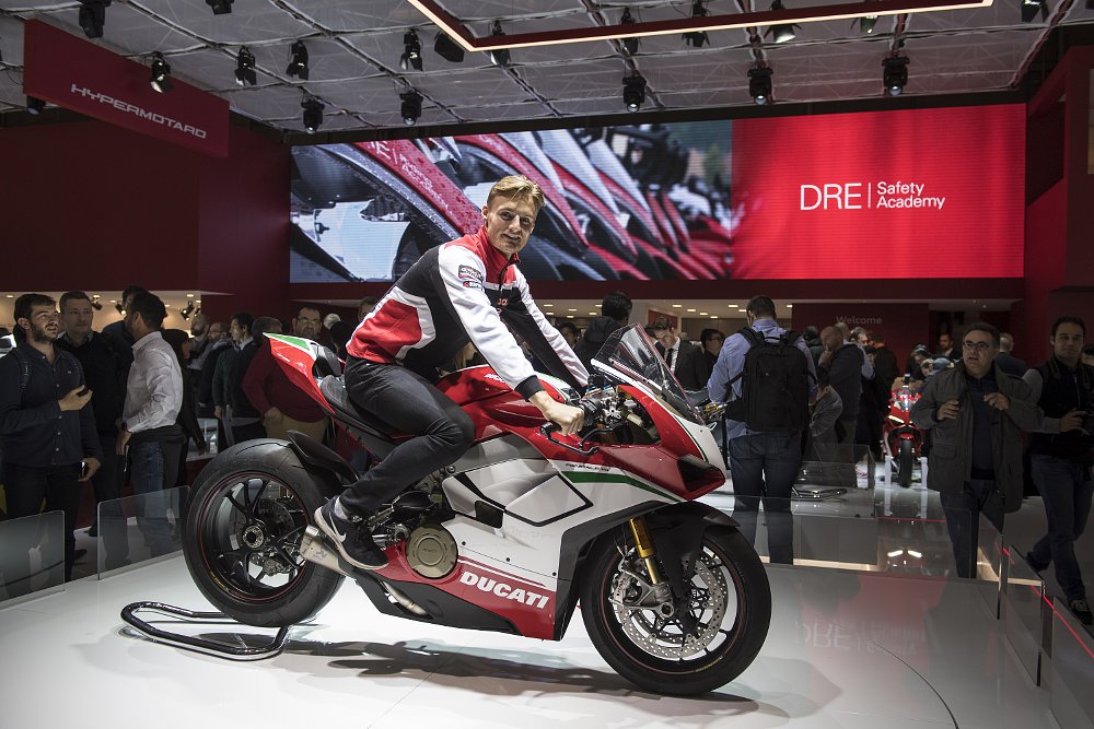 Chaz Davies on the Ducati 959 Panigale Corse