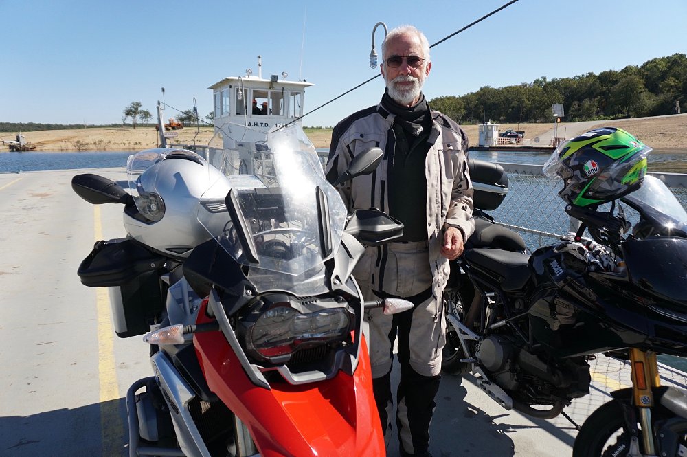 ferry across Bull Shoals Lake