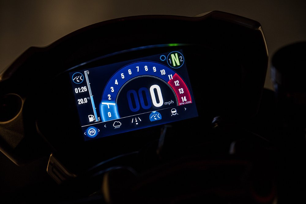Speed Triple TFT instrument panel