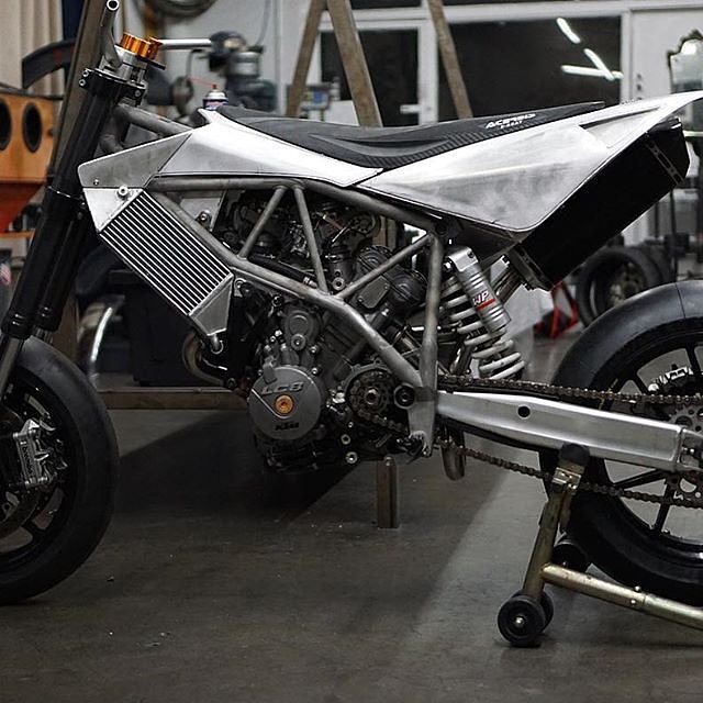 Max Hazan custom