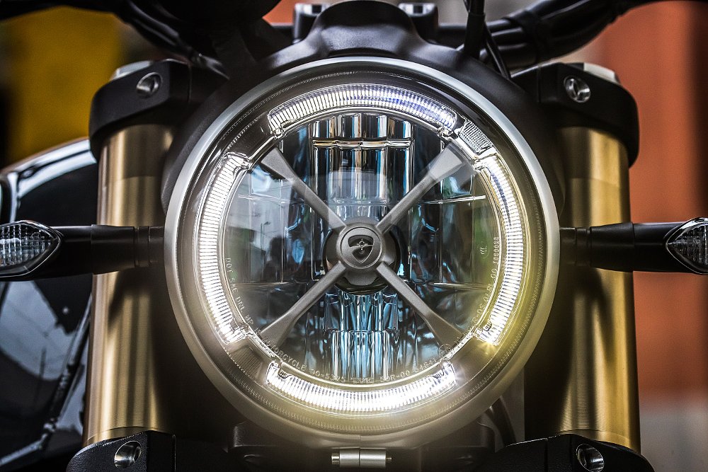 Scrambler 1100 headlight