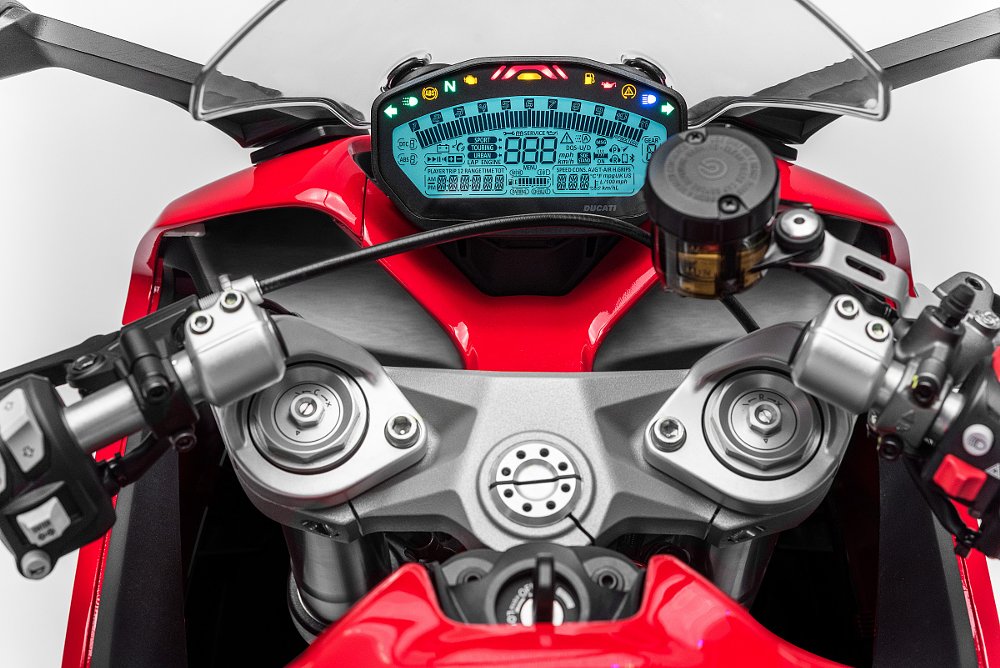 Ducati SuperSport S display