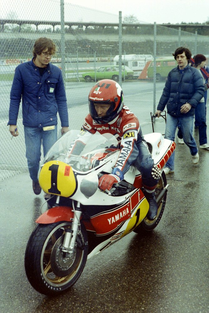 Knee sliders