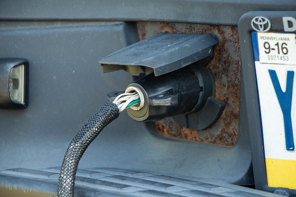 Trailer plug