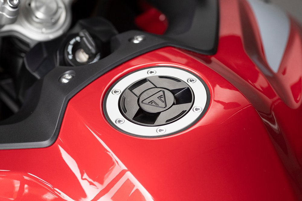 Triumph Tiger 900 tank and key