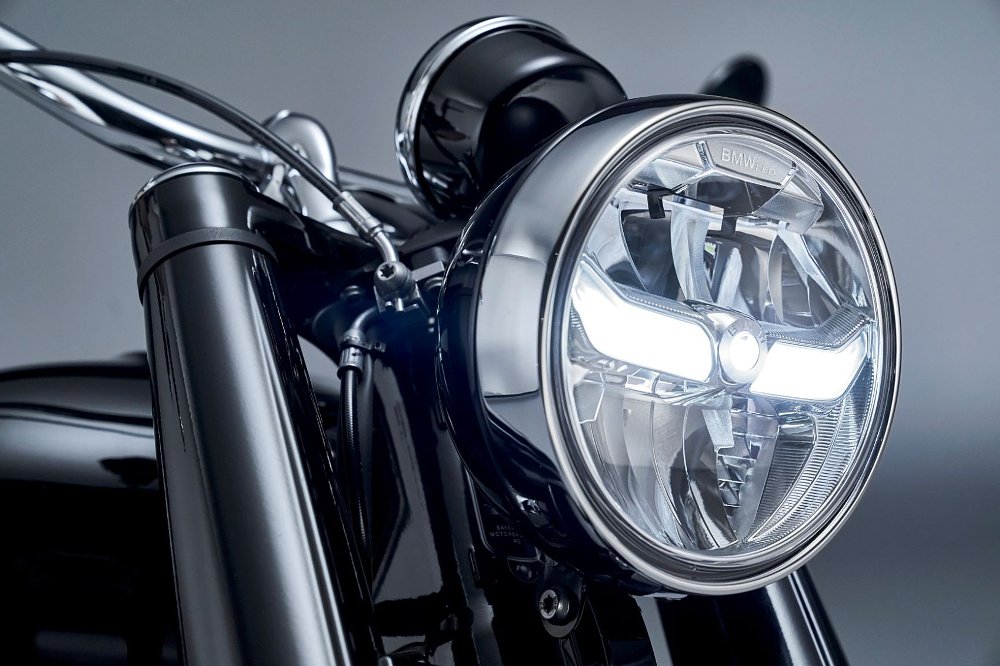 BMW R 18 headlight
