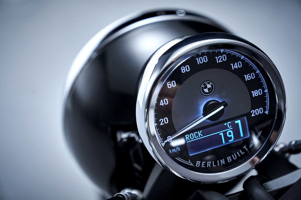 BMW R 18 gauges
