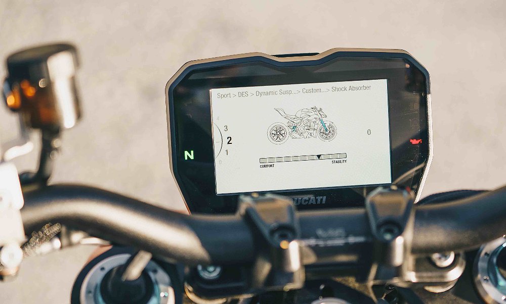 ducati streetfighter v4 tft display