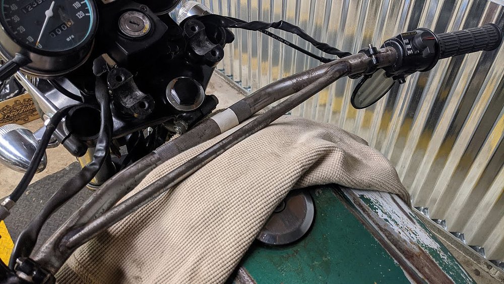 Remove motorcycle handlebar