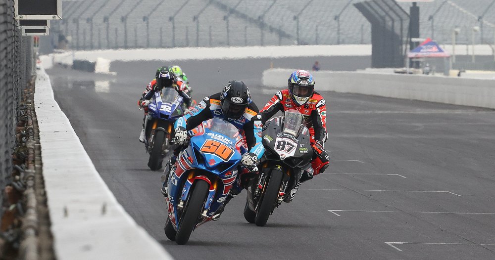 Bobby Fong leads Superbike race