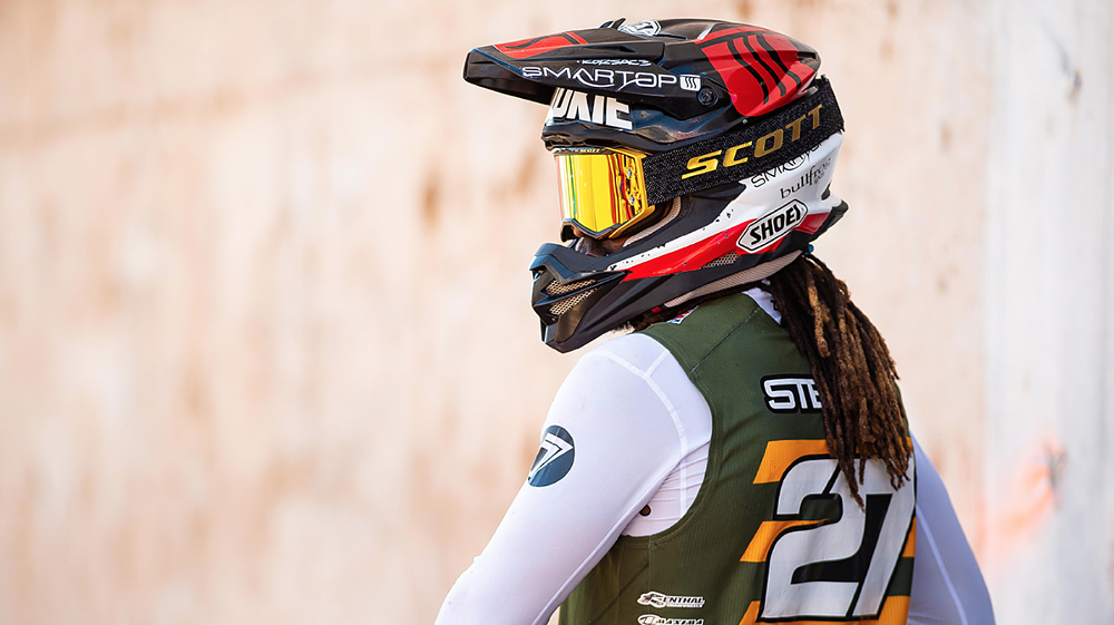 The Scott Prospect Goggles have a 50MM strap and a 4-pin tear-off system.