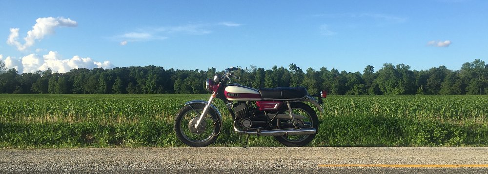1970 Yamaha R5 roadside with blue skies