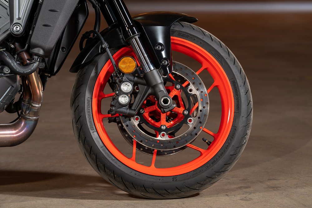 2021 Yamaha MT-09 front wheel and brake detail