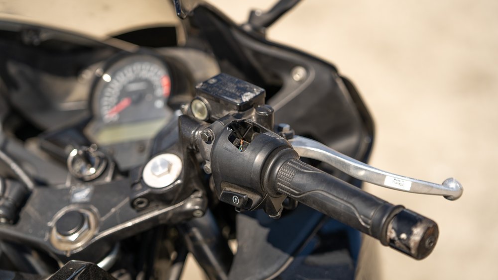 Missing kill switch on a Honda CBR300R