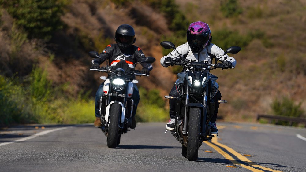 MT-07 and Trident head on riding. 