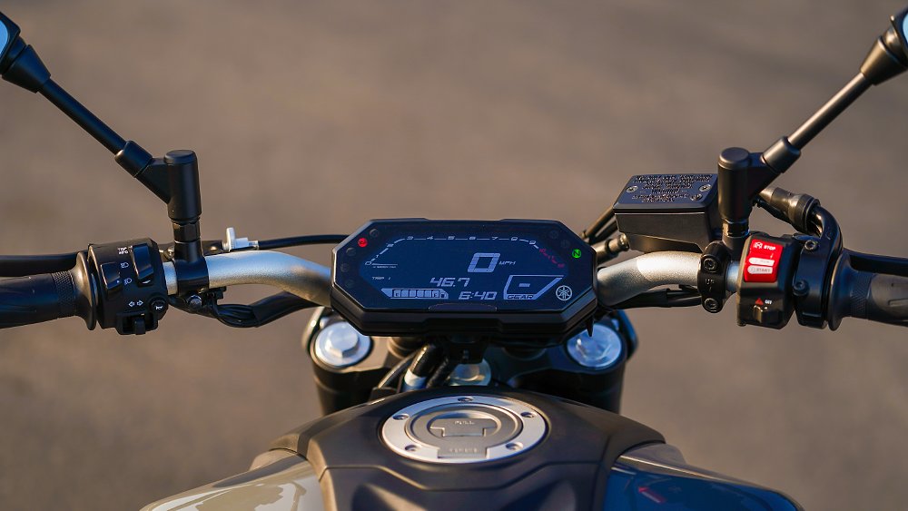 MT-07 dash