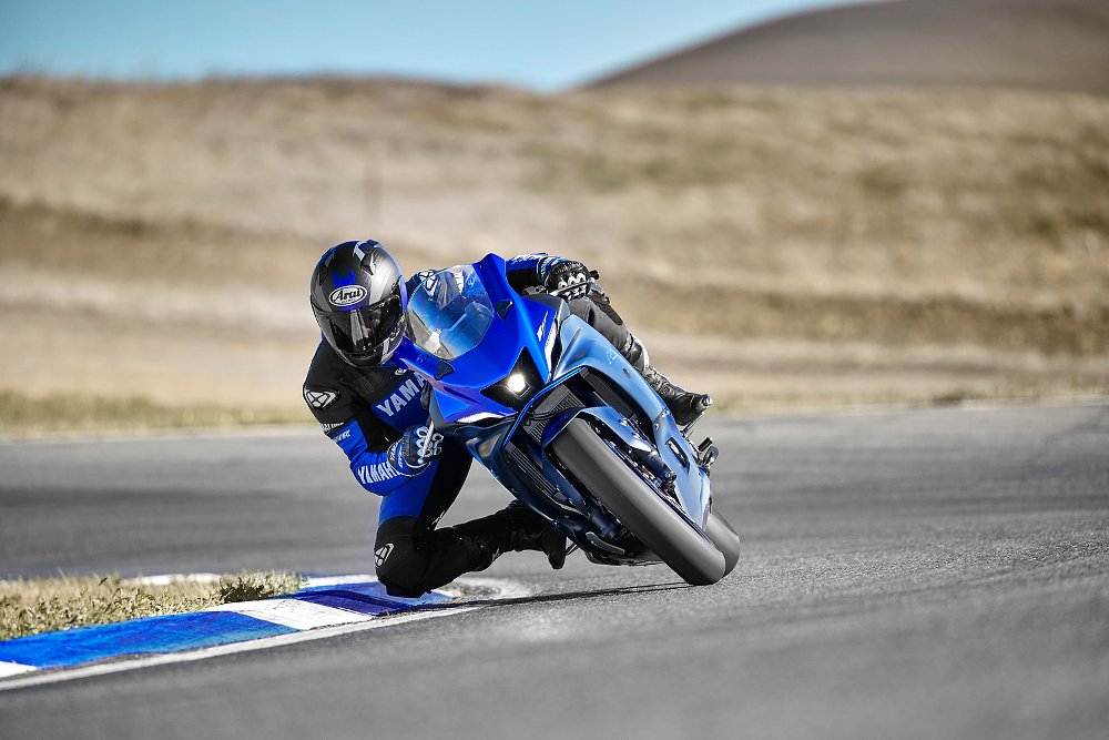 Yamaha R7