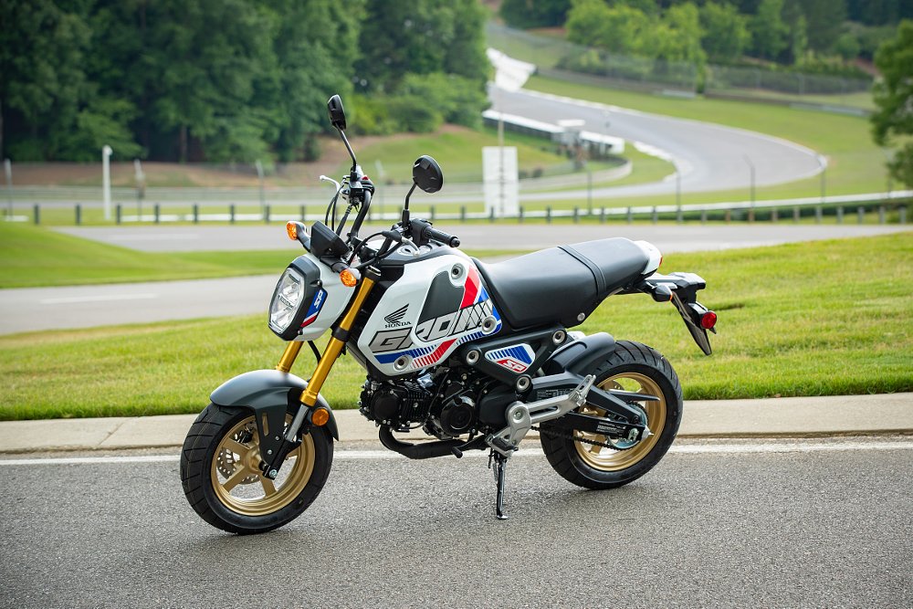 Pearl White color of the 2022 Honda Grom
