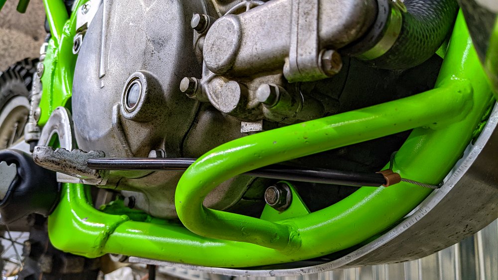 Brake snake routing