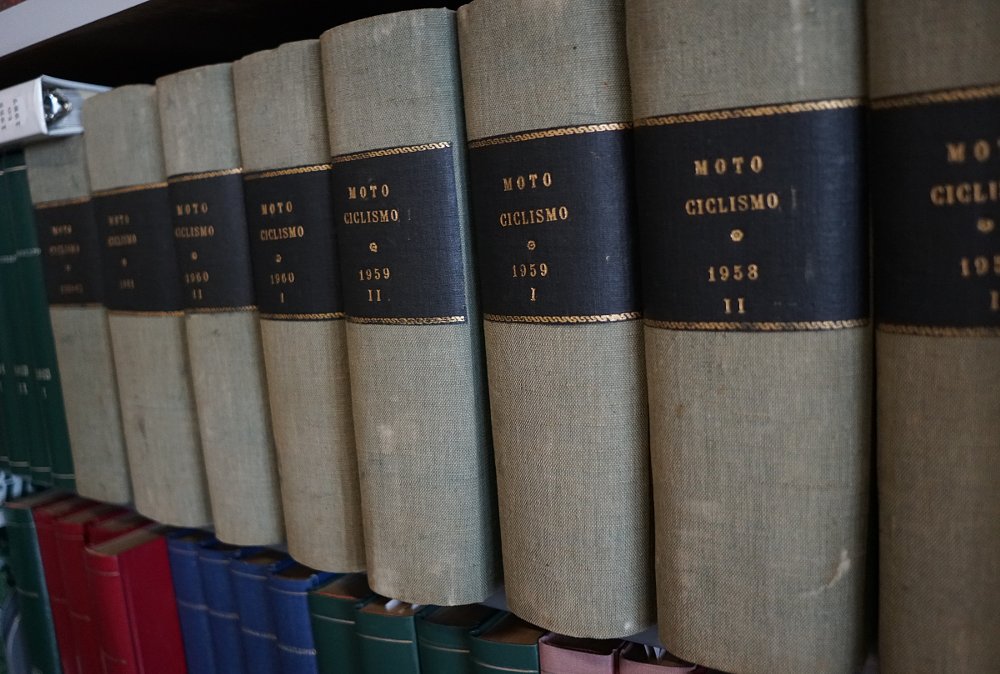 bound volumes of Motociclismo
