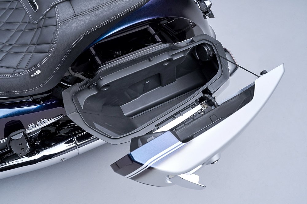 side case on the BMW R 18 B