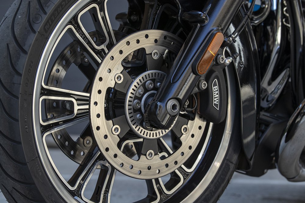 BMW R 18 wheels
