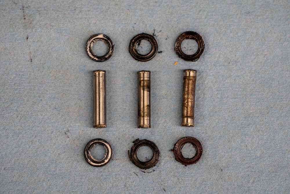 New and worn link pins from the BMW M Endurance chain. 