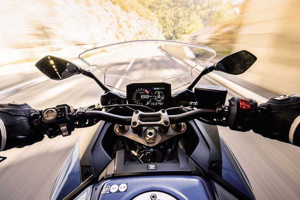 TFT display on the Suzuki GSX-S1000GT+