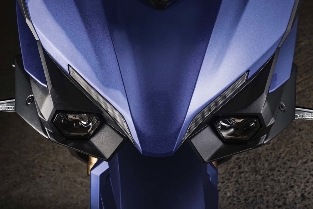 Suzuki GSX-S1000GT+ headlights