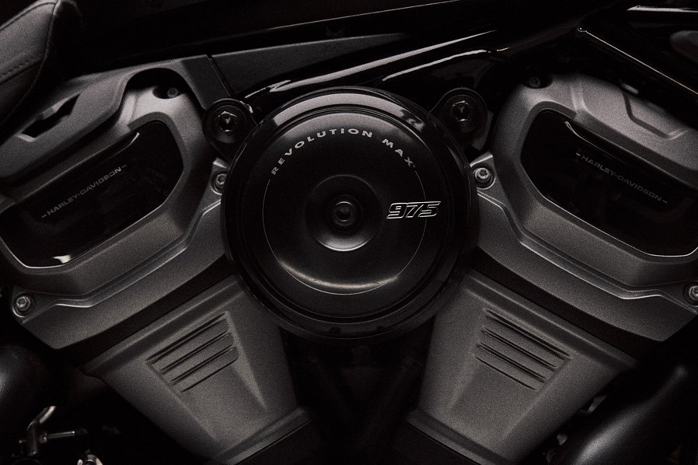 Revolution Max 975 engine