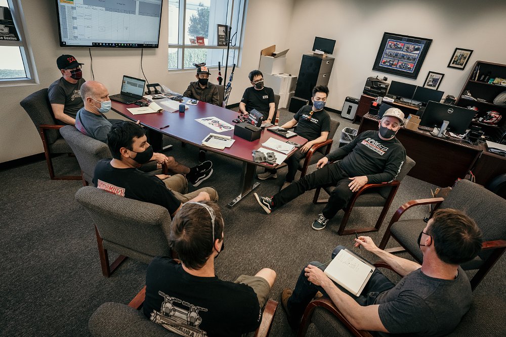 Yoshimura YZF-R7 team meeting.