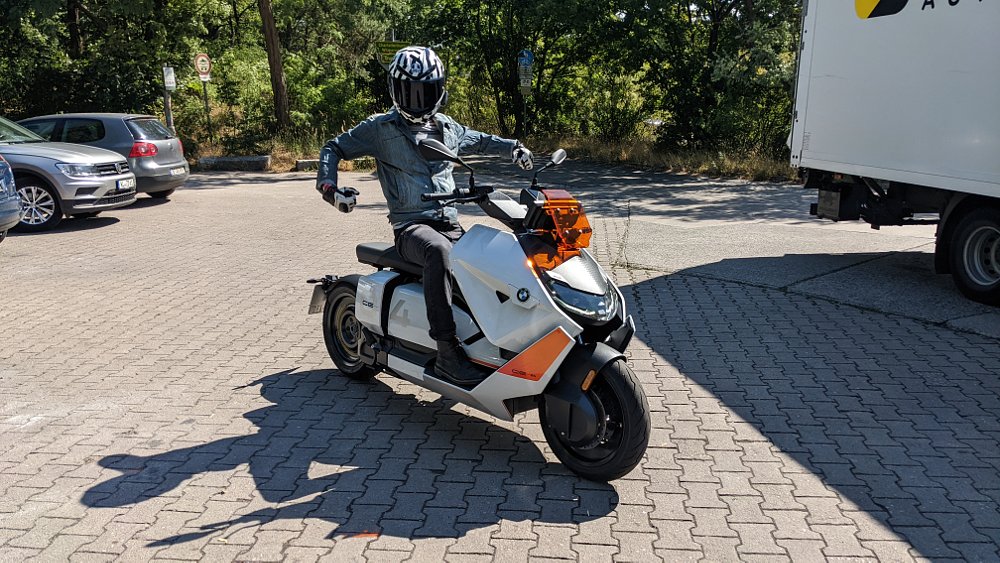 BMW CE 04