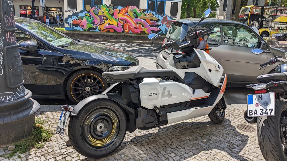 BMW CE 04