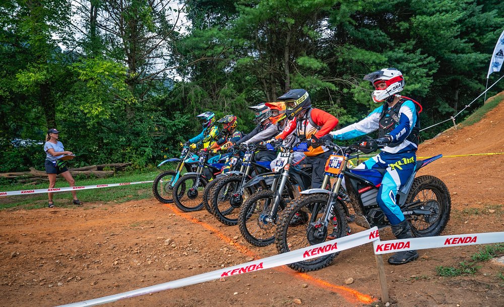 racers waiting at start line