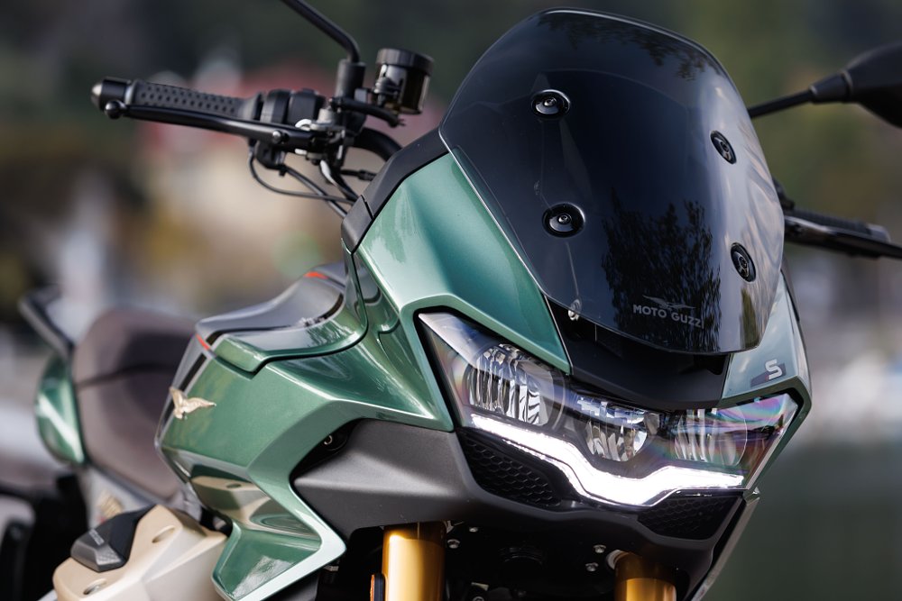 Moto Guzzi V100 Mandello headlight