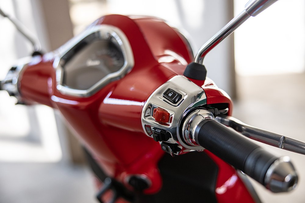Vespa GTS 300 switchgear