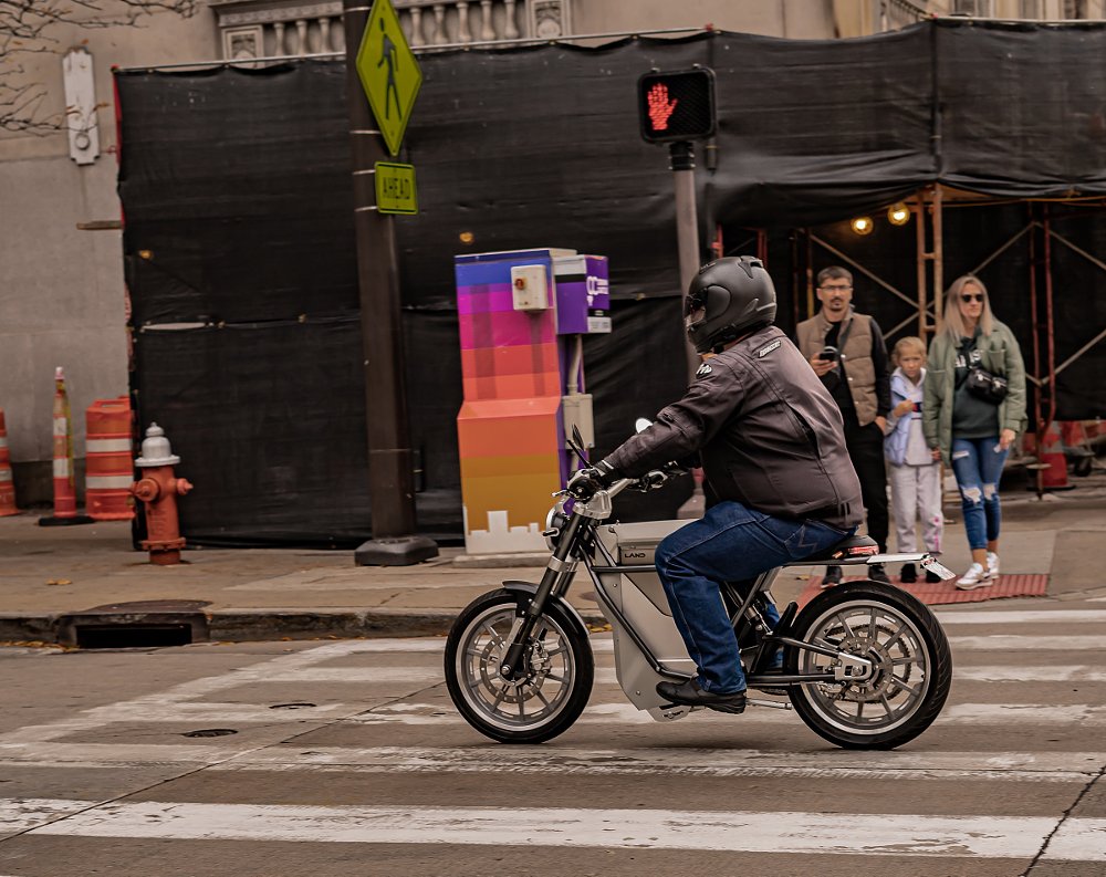riding the District in the city