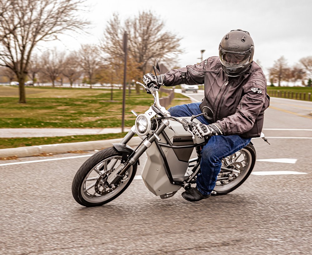 riding the District in a roundabout, leaned over